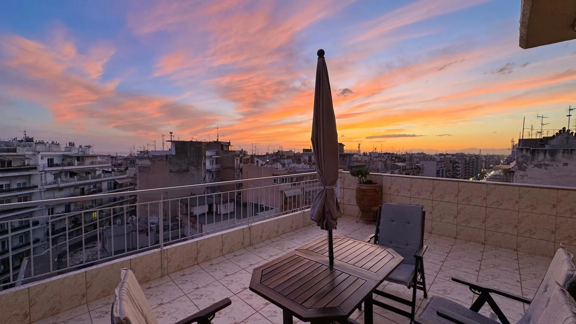 Horizon /Downtown Penthouse W/ Massive Terrace contacts