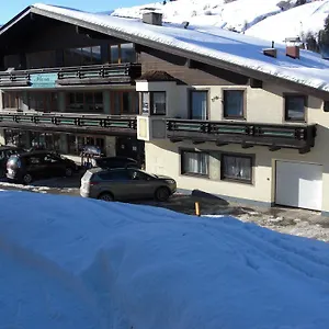 https://hotel-pension-flora.saalbachhinterglemmhotels.com